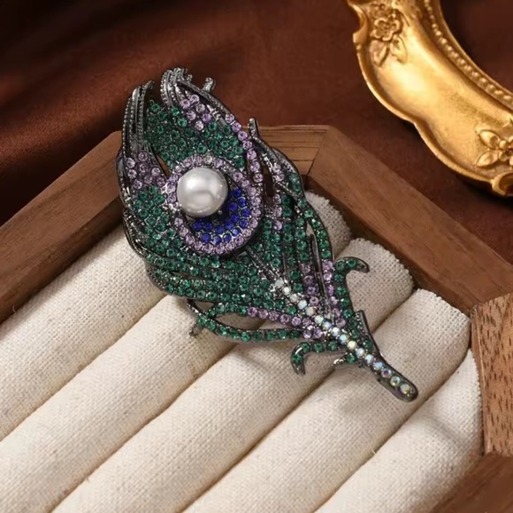 Royal Peacock Feather Crystal Brooch - Picture 8 of 10